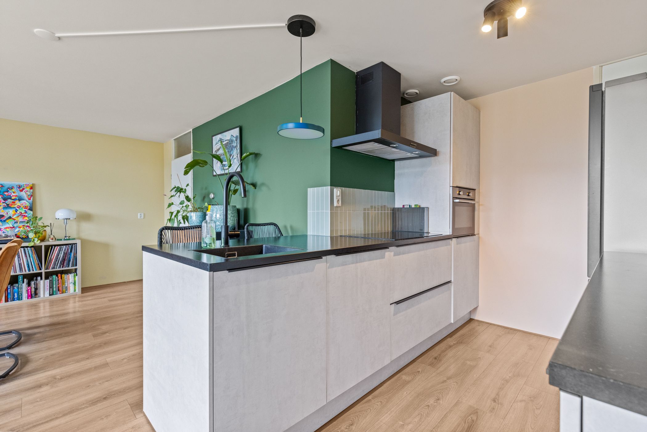 Foto 21 van Aartsbisschop Romerostraat 379