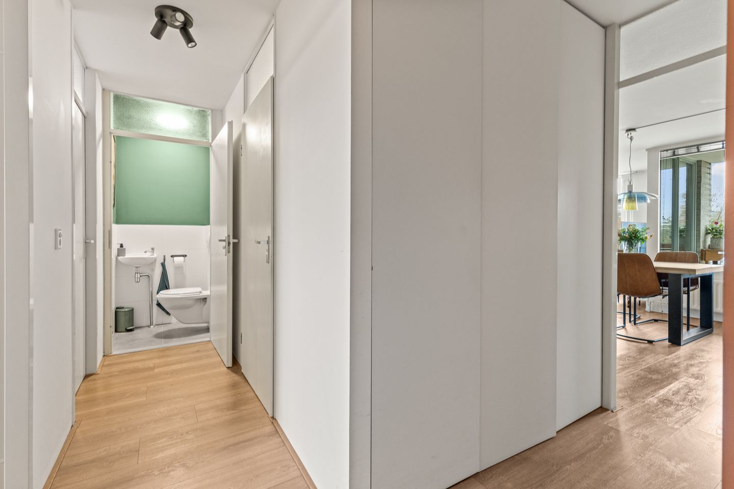 Foto 25 van Aartsbisschop Romerostraat 379