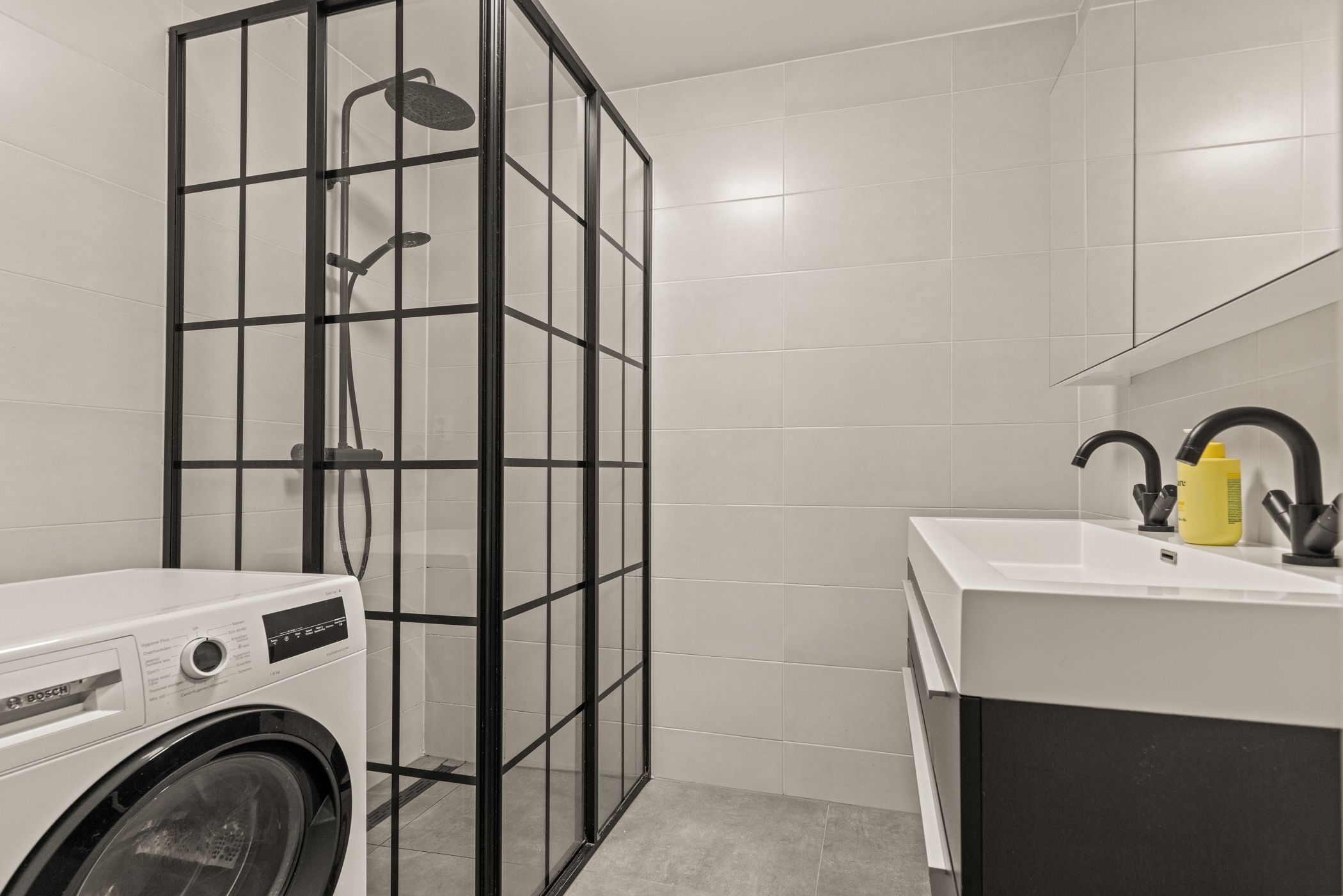 Foto 27 van Aartsbisschop Romerostraat 379