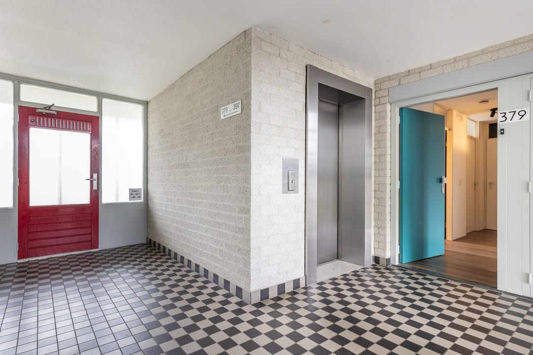 Foto 32 van Aartsbisschop Romerostraat 379