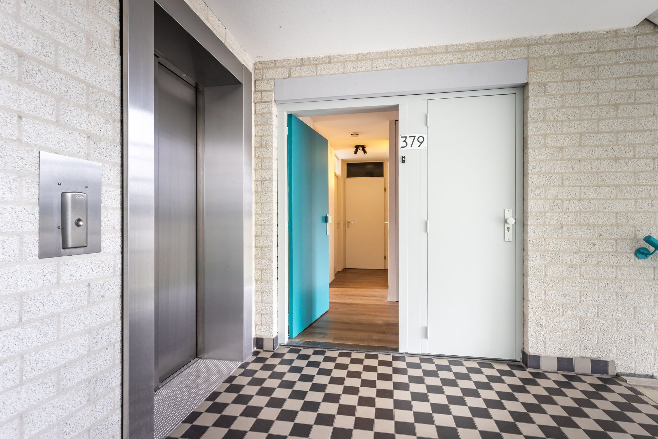 Foto 33 van Aartsbisschop Romerostraat 379