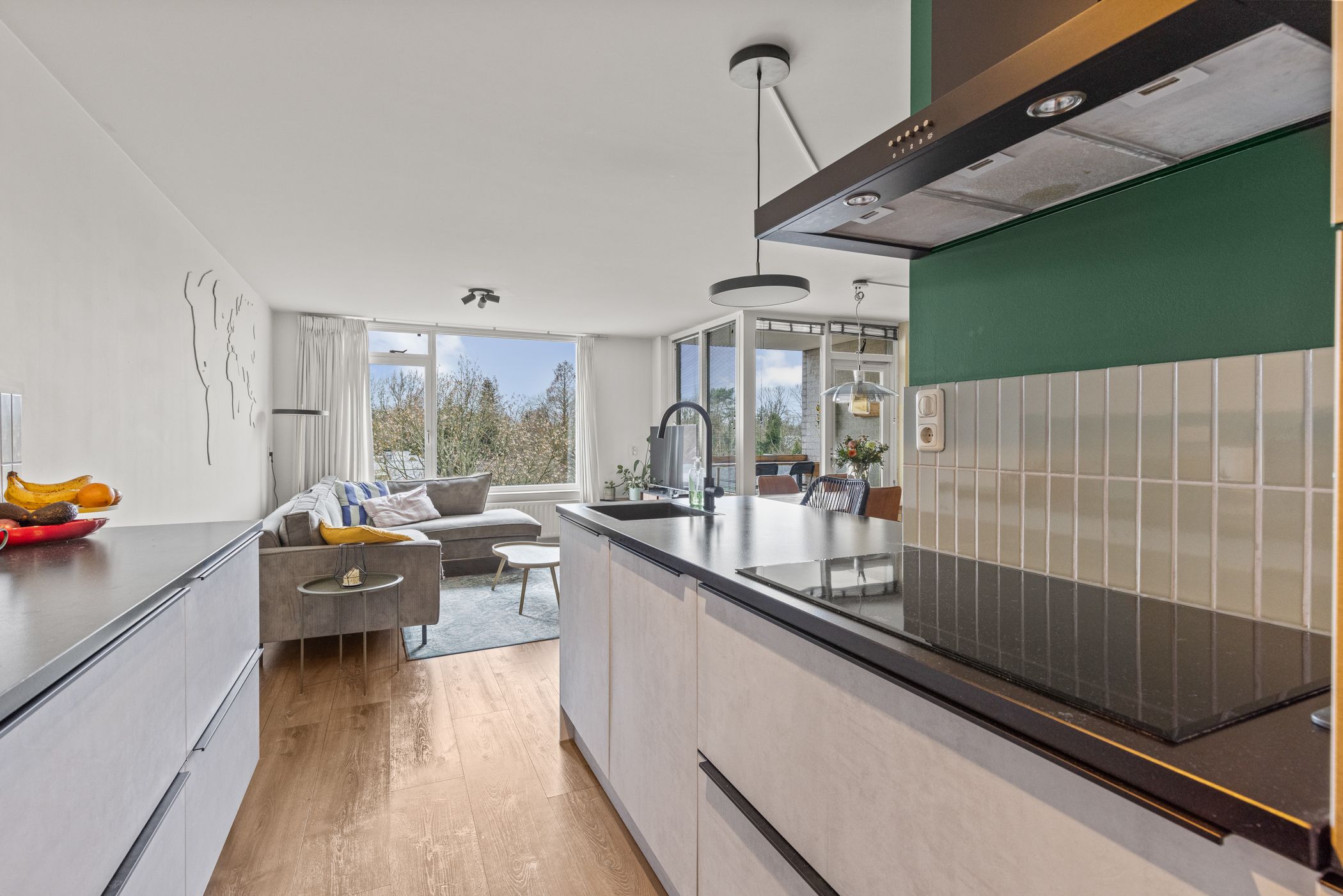 Foto 24 van Aartsbisschop Romerostraat 379