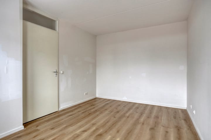 Foto 10 van Middeldijkerplein 103