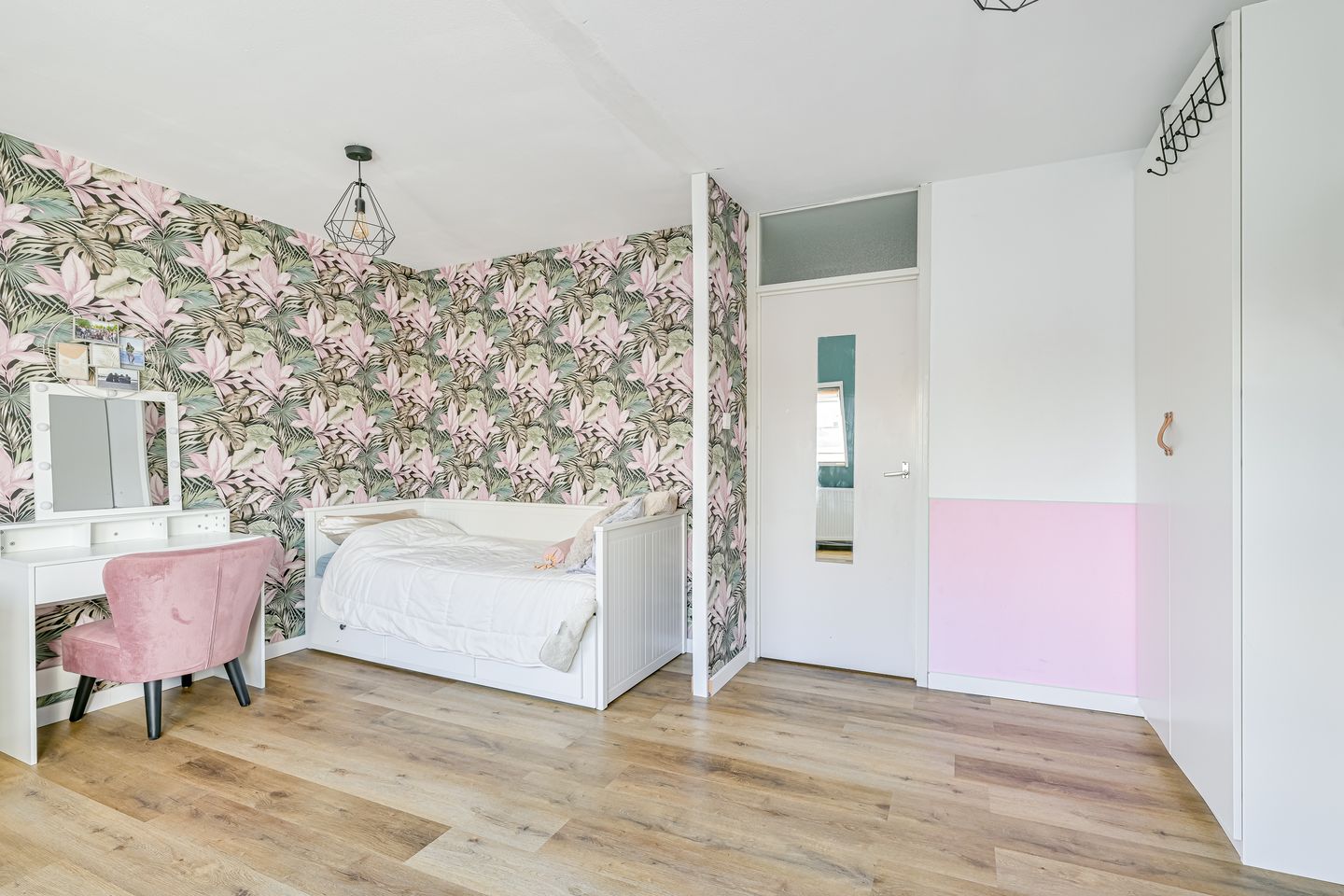 Foto 5 van Mezenhof 106