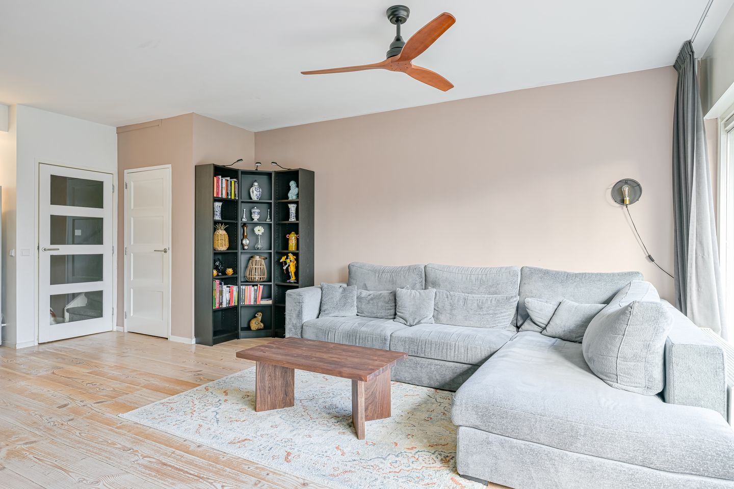 Foto 10 van Mezenhof 106