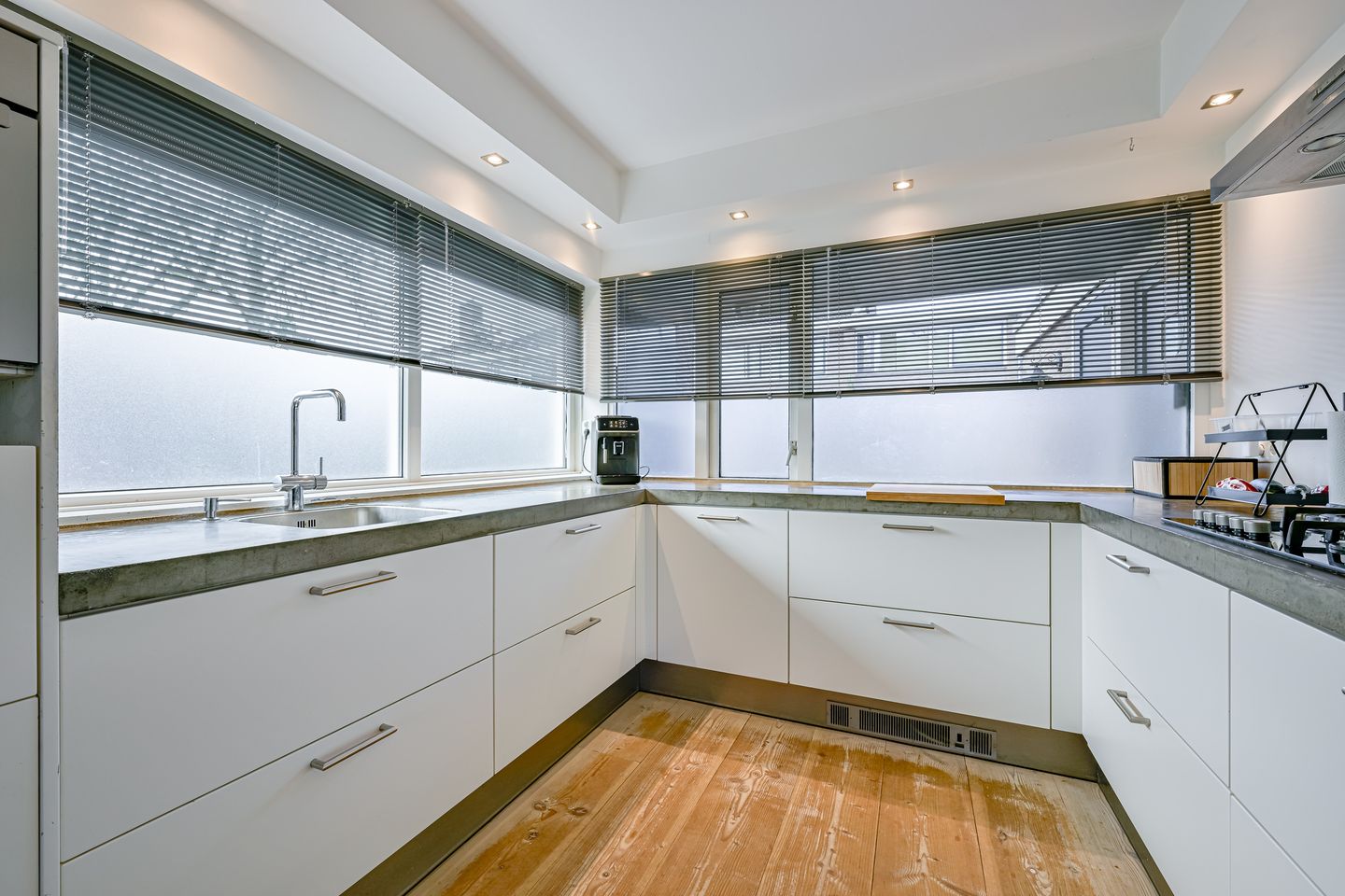 Foto 14 van Mezenhof 106