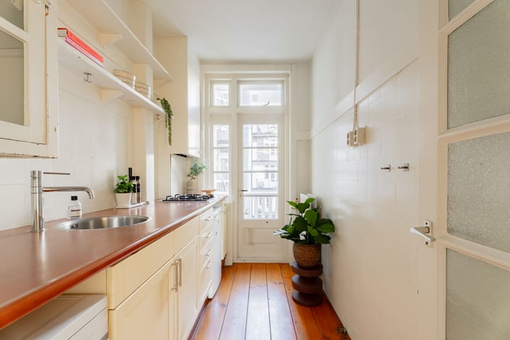 Photo 15 of Van Tuyll van Serooskerkenweg 162-2