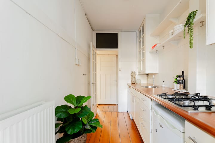 Photo 17 of Van Tuyll van Serooskerkenweg 162-2