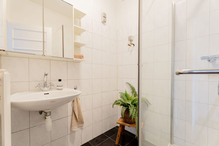 Photo 18 of Van Tuyll van Serooskerkenweg 162-2