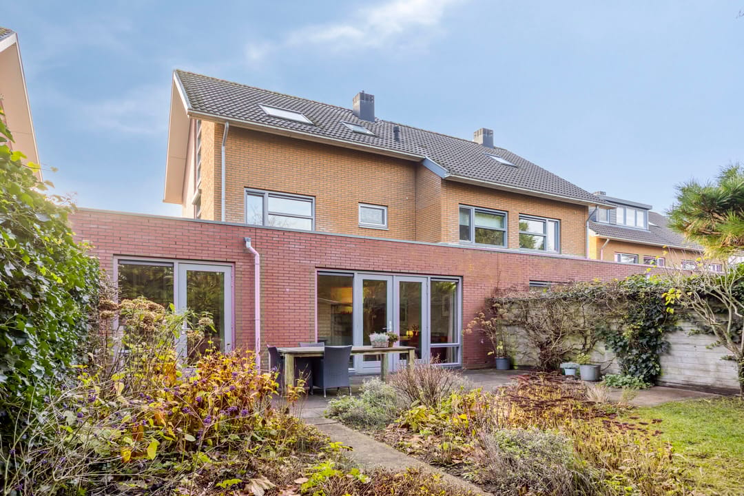 Photo 2 of Mgr.dr. H. Poelslaan 18