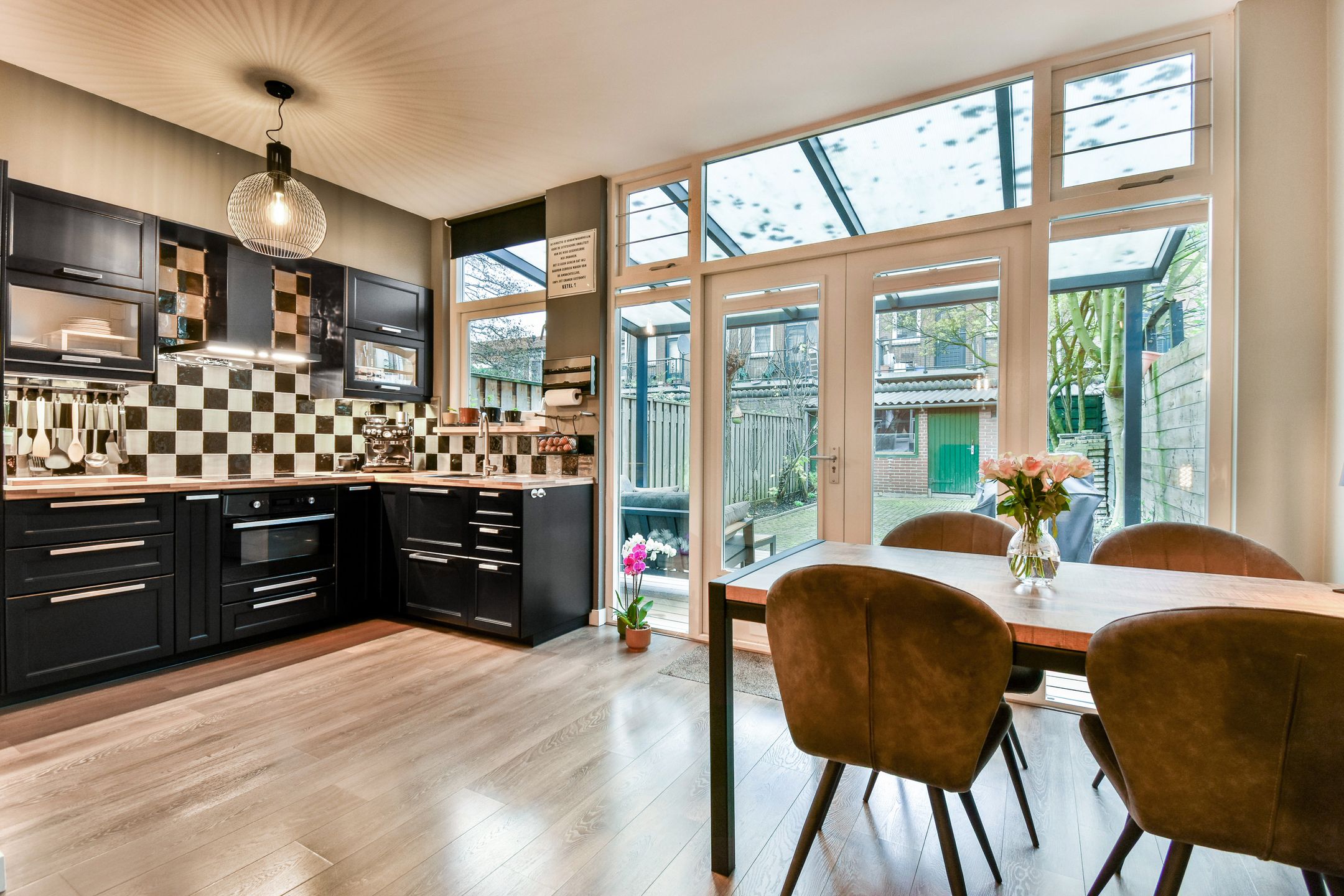 Photo 9 of Diepenbrockstraat 113