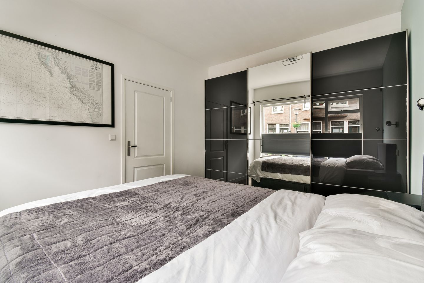 Photo 14 of Diepenbrockstraat 113