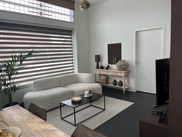 Photo 10 of P.J. Troelstrastraat 1-02