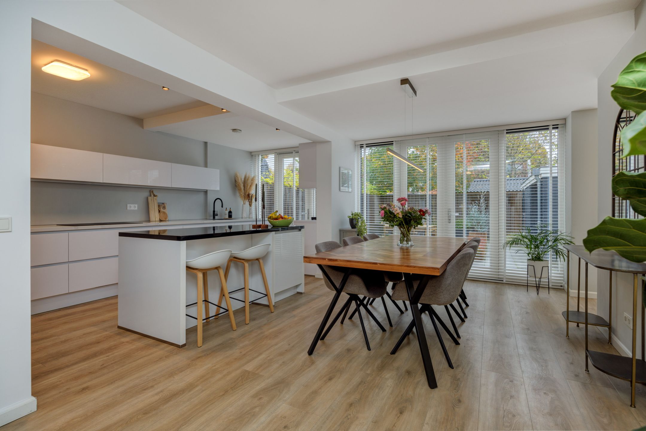 Photo 9 of Isabellastraat 7