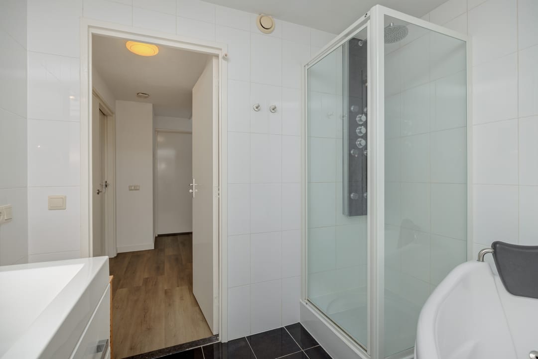 Photo 28 of Isabellastraat 7