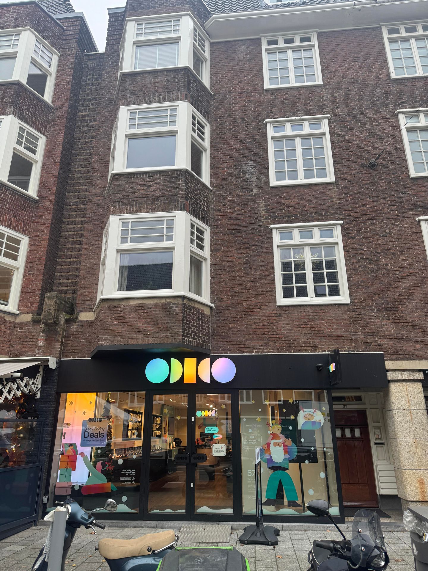 View photo 3 of Beethovenstraat 57-H