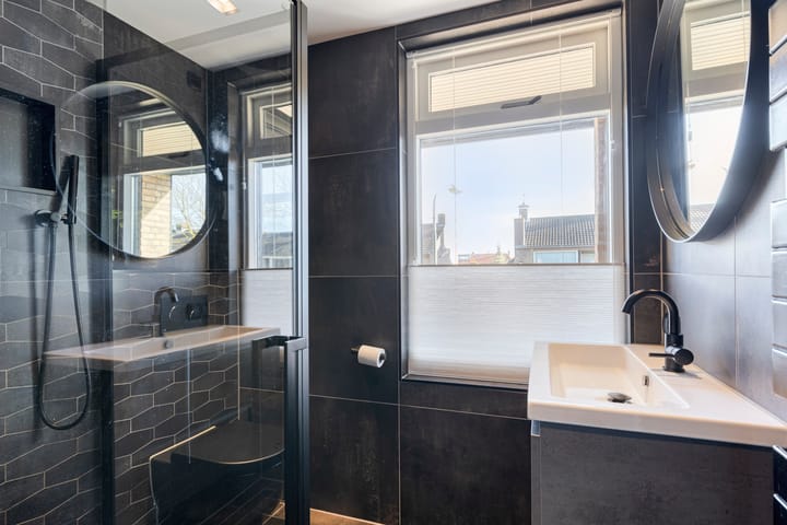 Photo 32 of Willem van Oranjestraat 30