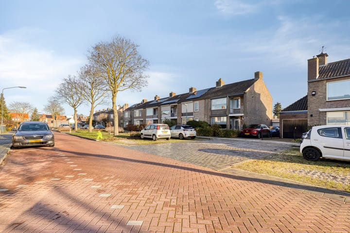 Photo 47 of Willem van Oranjestraat 30