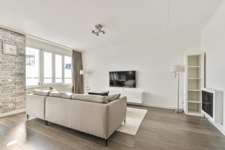 Photo 2 of Mitrastraat 112