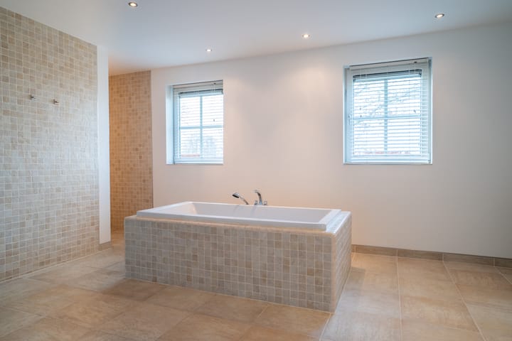 Foto 38 van Meedhuizerweg 40-A