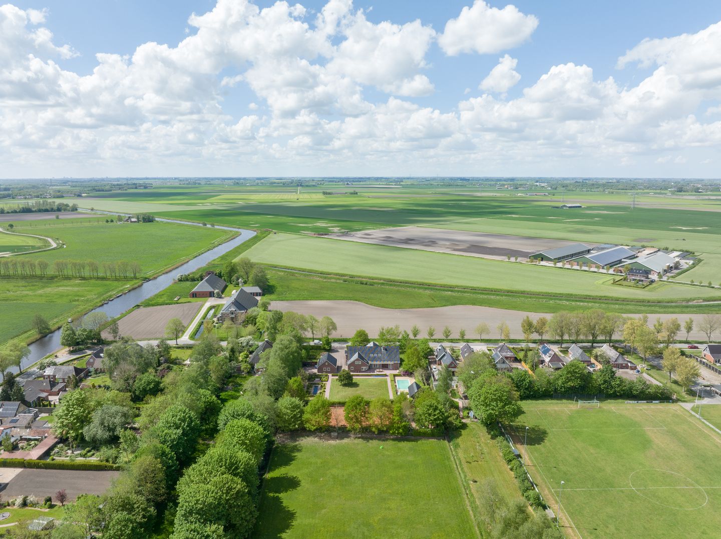 Foto 85 van Meedhuizerweg 40-A