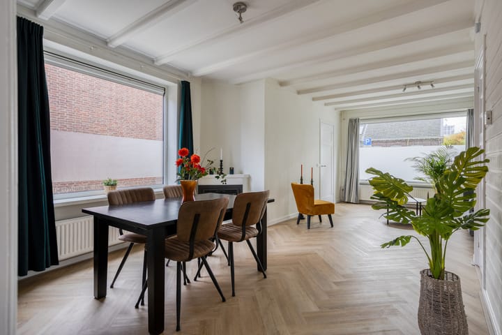 Photo 2 of Jan Tooropstraat 28