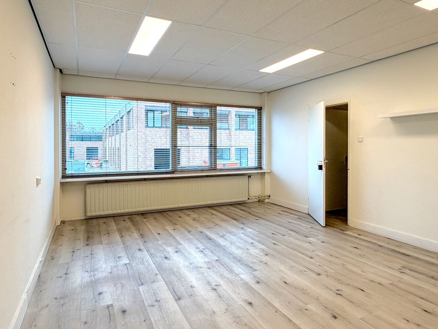 Bekijk foto 3 van Pampuslaan 143