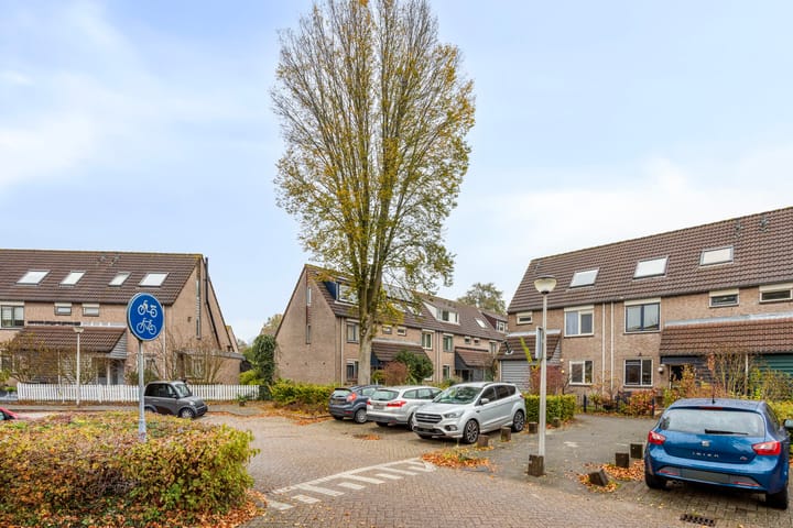 Photo 5 of Ernst Barlachrade 15