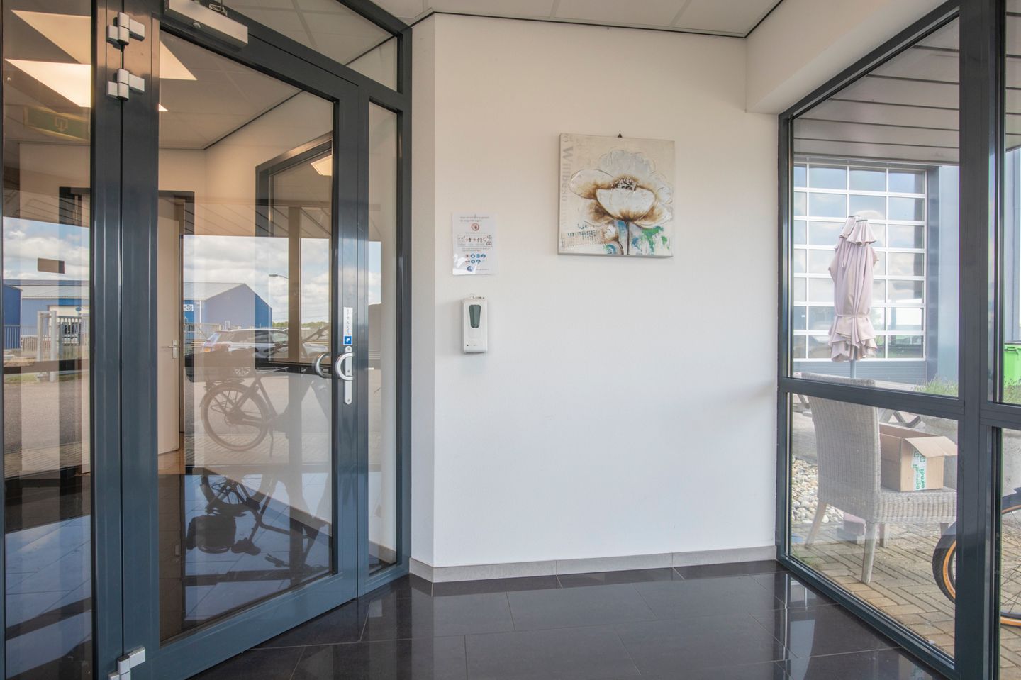 Bekijk foto 3 van Schrijnwerker 1-A