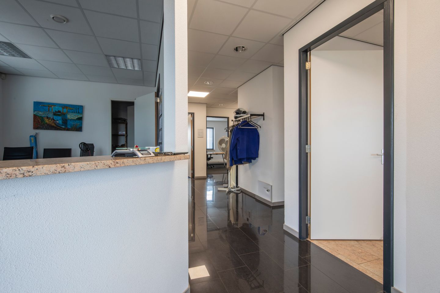 Bekijk foto 4 van Schrijnwerker 1-A