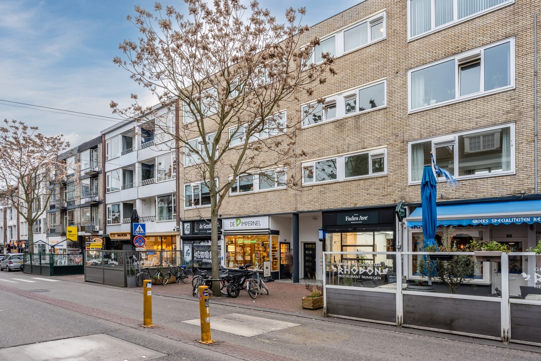 Photo 22 of Bloemerstraat 38
