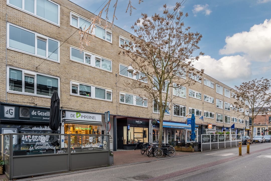 Photo 2 of Bloemerstraat 38