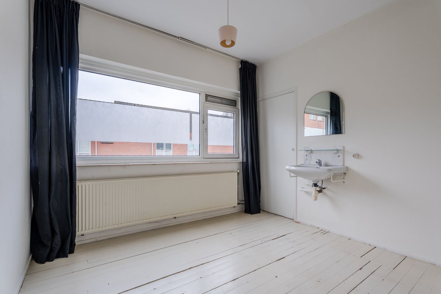 Photo 10 of Bloemerstraat 38