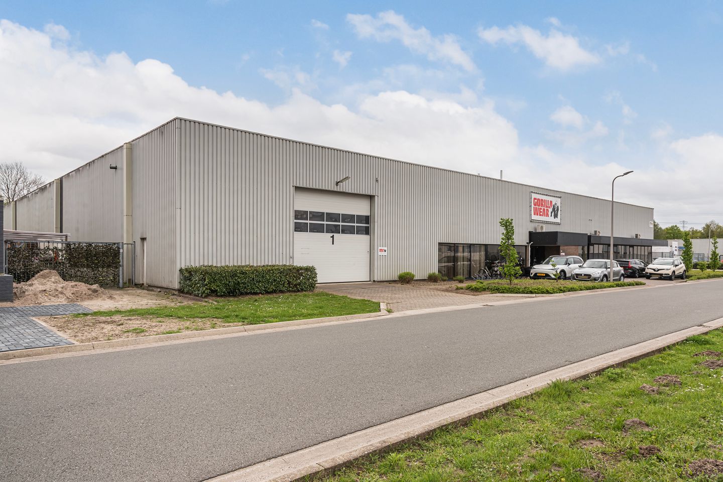 View photo 2 of Saffierstraat 18