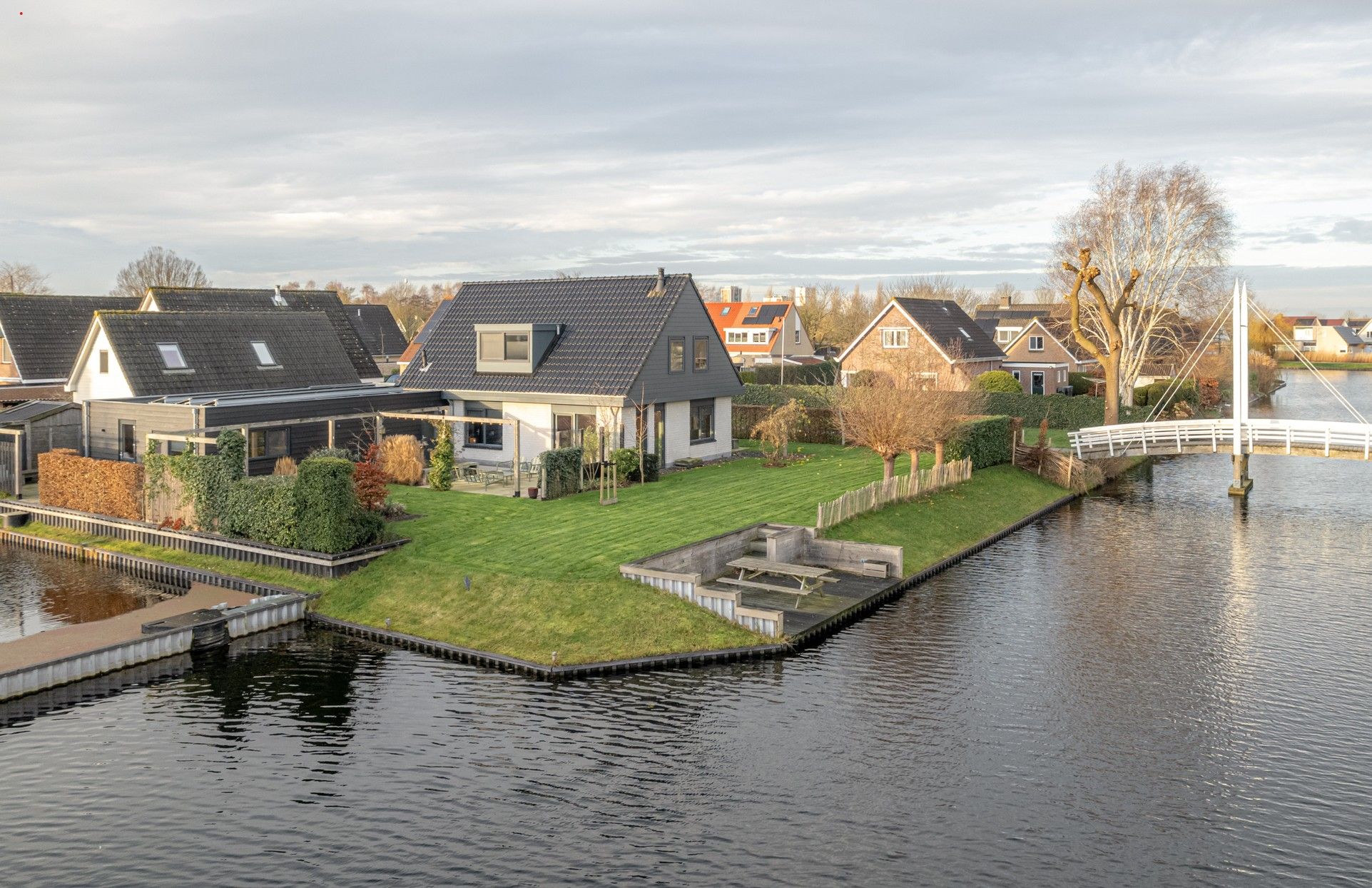 Buying a house in The Netherlands., Warring 83