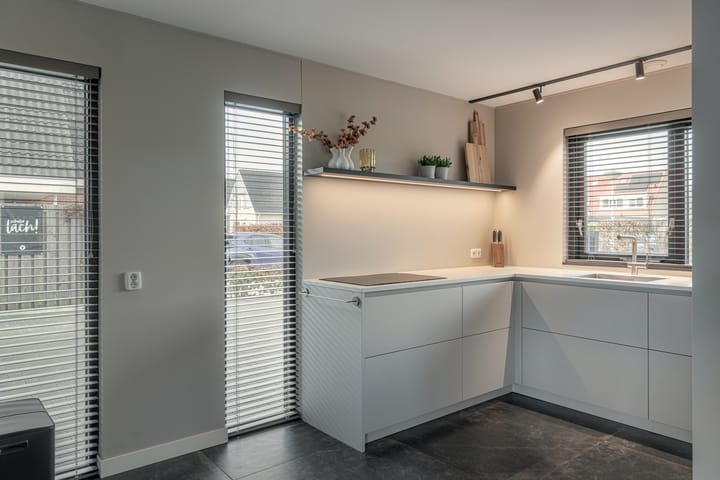 Foto 4 van Warring 83