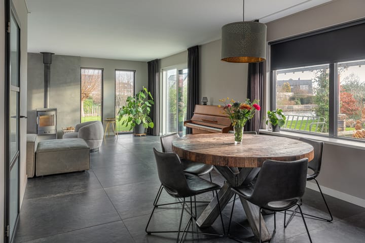 Foto 9 van Warring 83