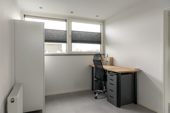 Foto 23 van Warring 83