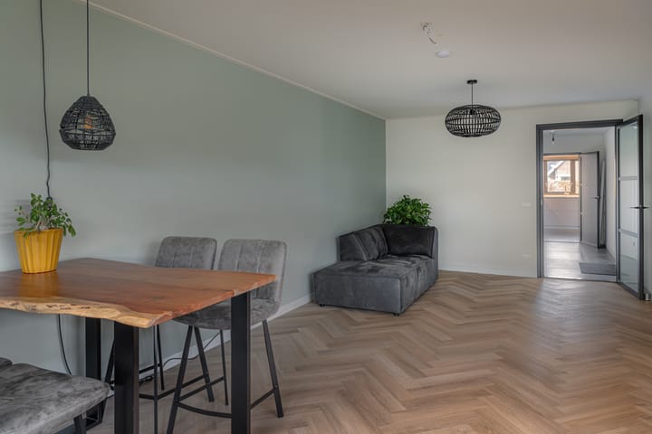 Foto 14 van Warring 83