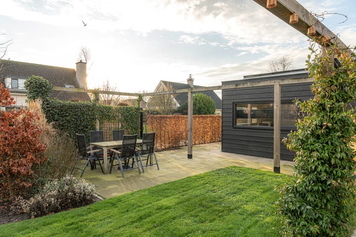 Foto 35 van Warring 83