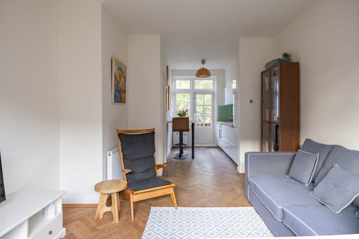 Foto 11 van Van der Waalsstraat 7-A