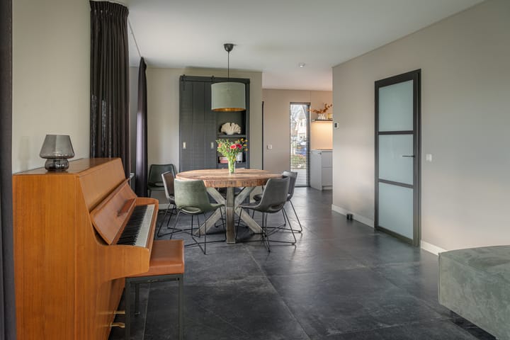 Foto 10 van Warring 83