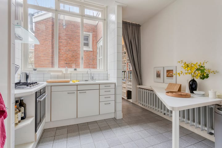 Photo 16 of Jan Lutmastraat 19