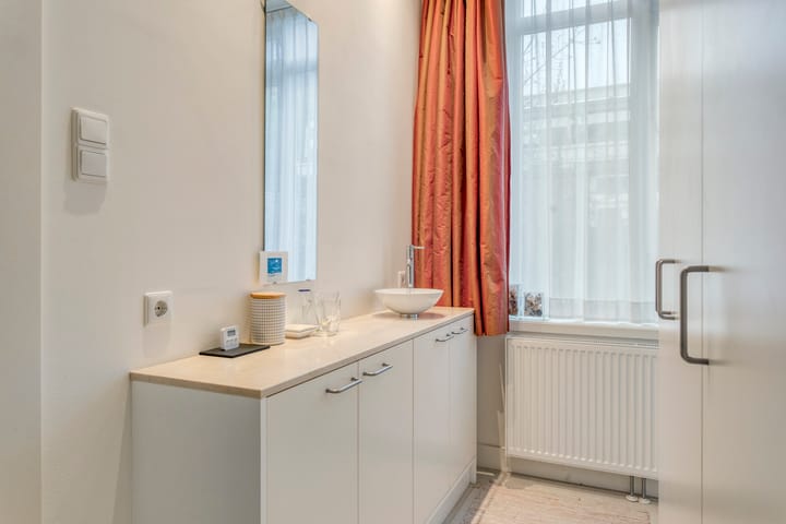 Photo 22 of Jan Lutmastraat 19