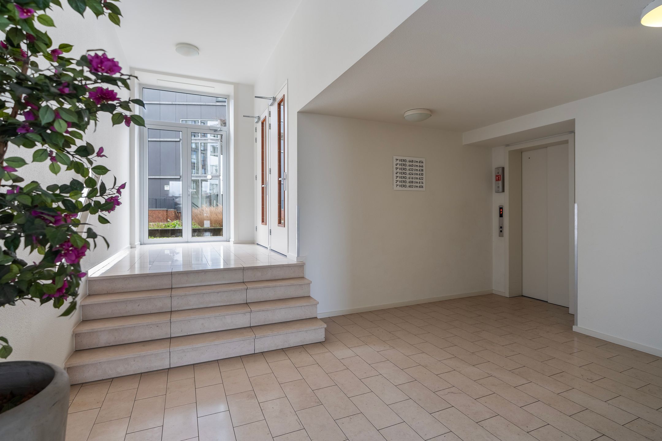 Photo 21 of Kratonkade 648