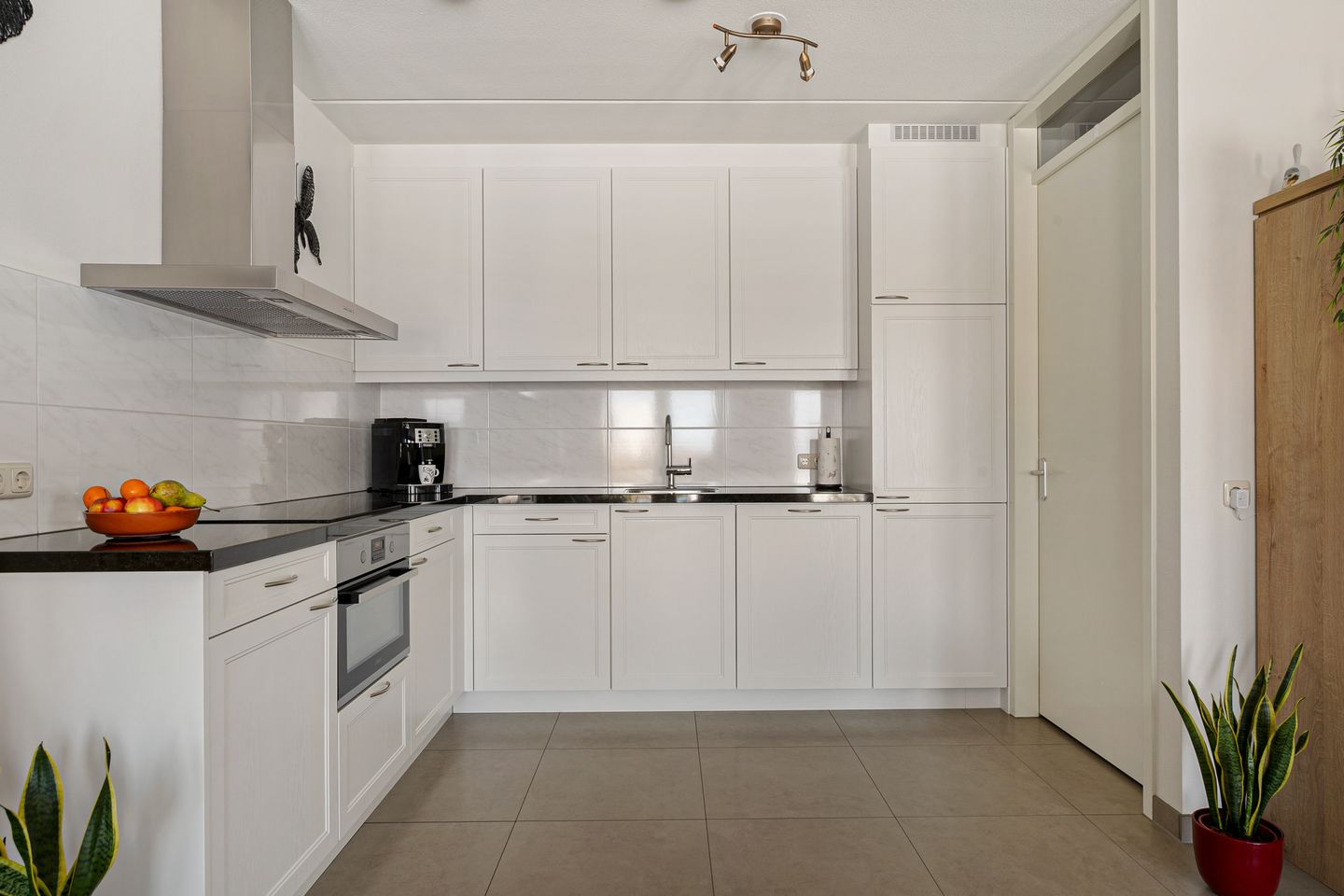 Photo 10 of Hoofden 1-203