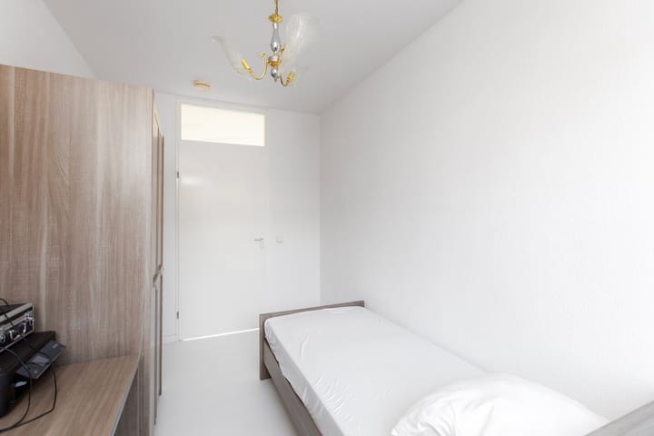 Foto 32 van Burgemeester De Monchyplein 3