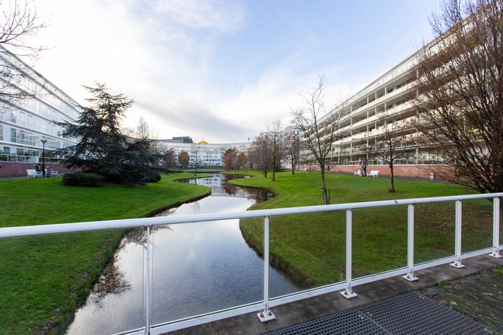 Foto 38 van Burgemeester De Monchyplein 3