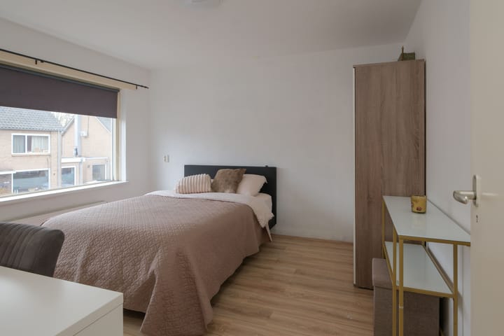 Photo 12 of Weidehuislaan 11