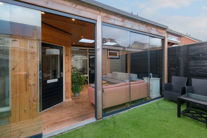 Photo 25 of Weidehuislaan 11